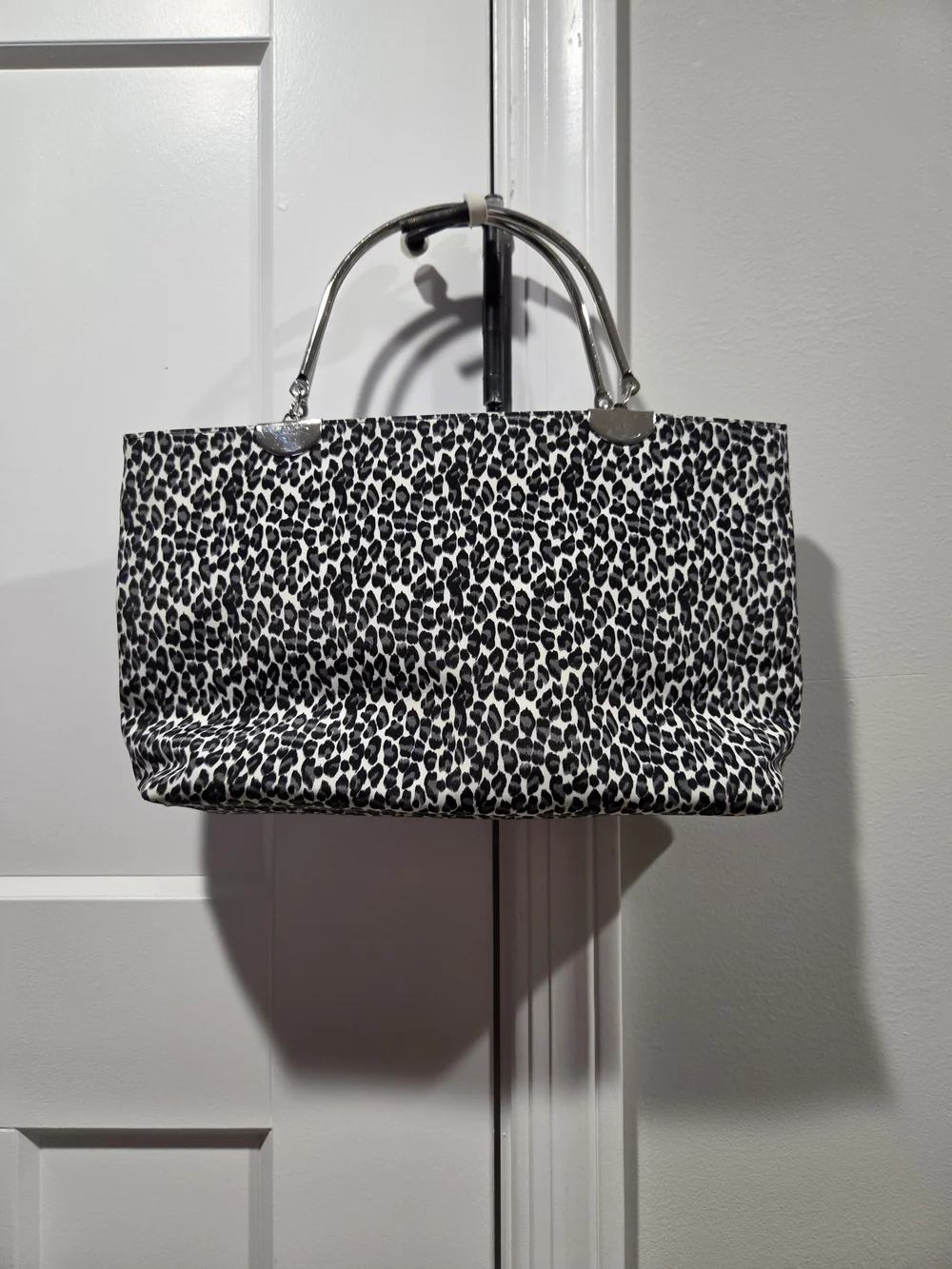 AMazing Kate Spade Black & White Leopard-Print Handbag With Metal Handles Y2K